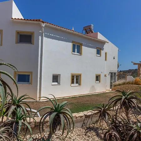 Trendy With Swimming Pool - Aircon Optional - Akosua Appartement