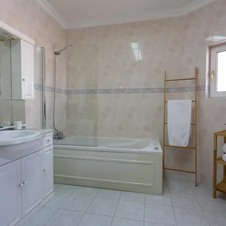 Appartement Trendy With Swimming Pool - Aircon Optional - Akosua