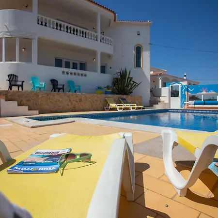 Daire Trendy With Swimming Pool - Aircon Optional - Akosua