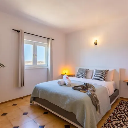 Trendy With Swimming Pool - Aircon Optional - Akosua Lägenhet Budens