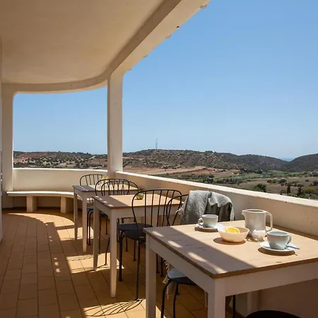 Trendy With Swimming Pool - Aircon Optional - Akosua Budens